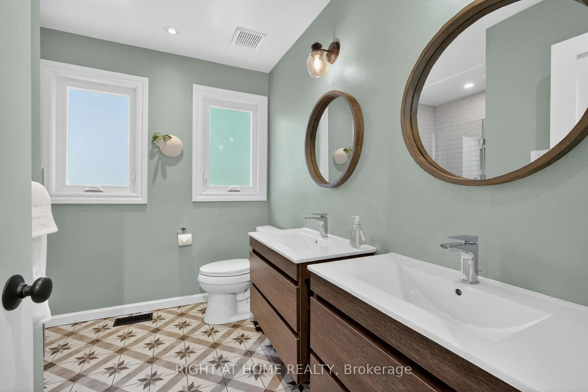 Photo 32 of 1187 Whiterock Street, Ottawa, Carson Grove — HOMEH