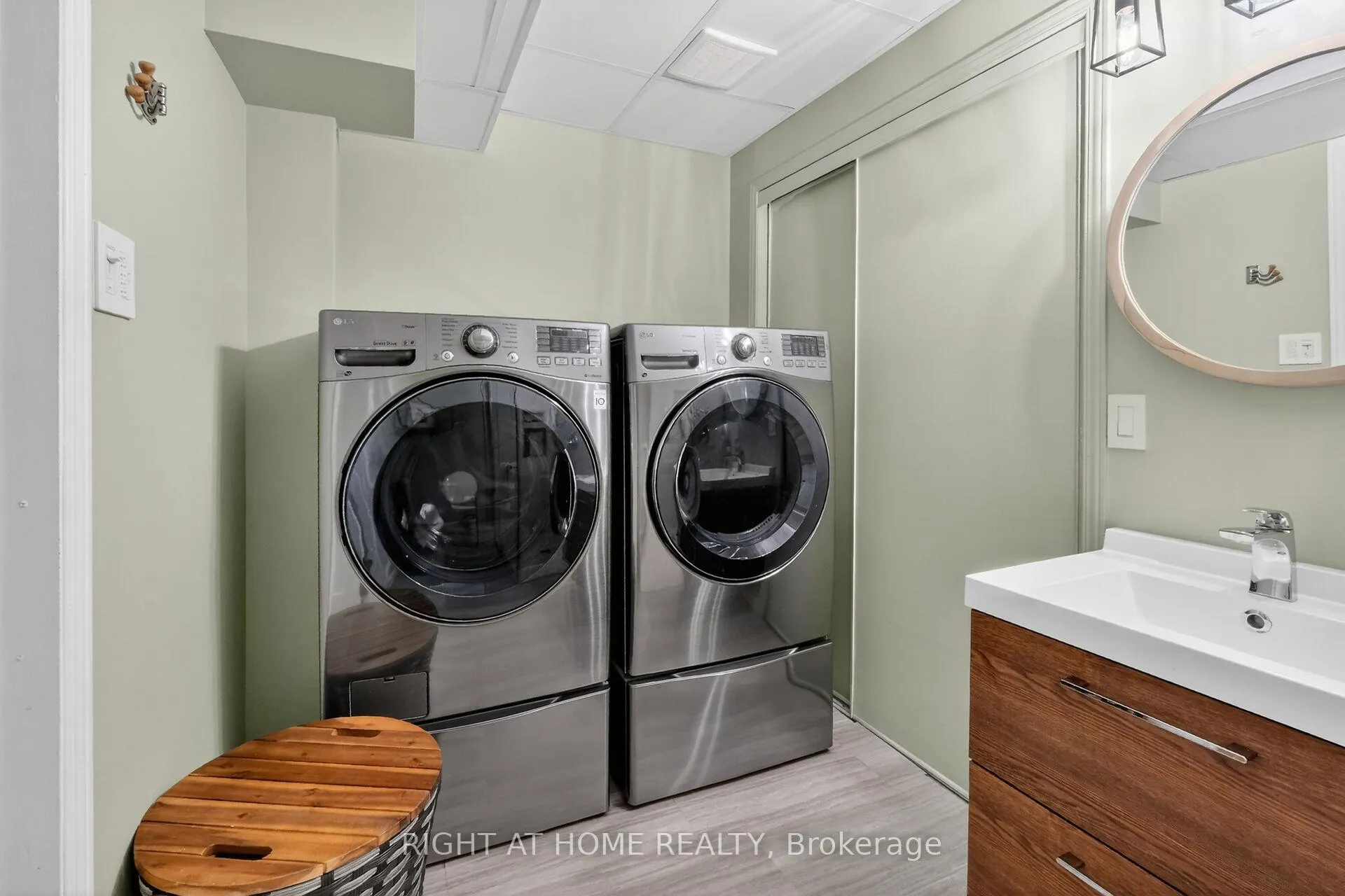 Photo 41 of 1187 Whiterock Street, Ottawa, Carson Grove — HOMEH