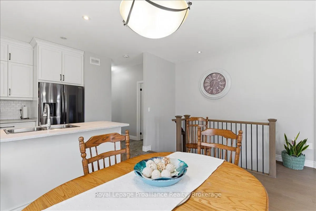 Photo 14 of 7 Berwick Street, Stirling-Rawdon, Stirling Ward — HOMEH