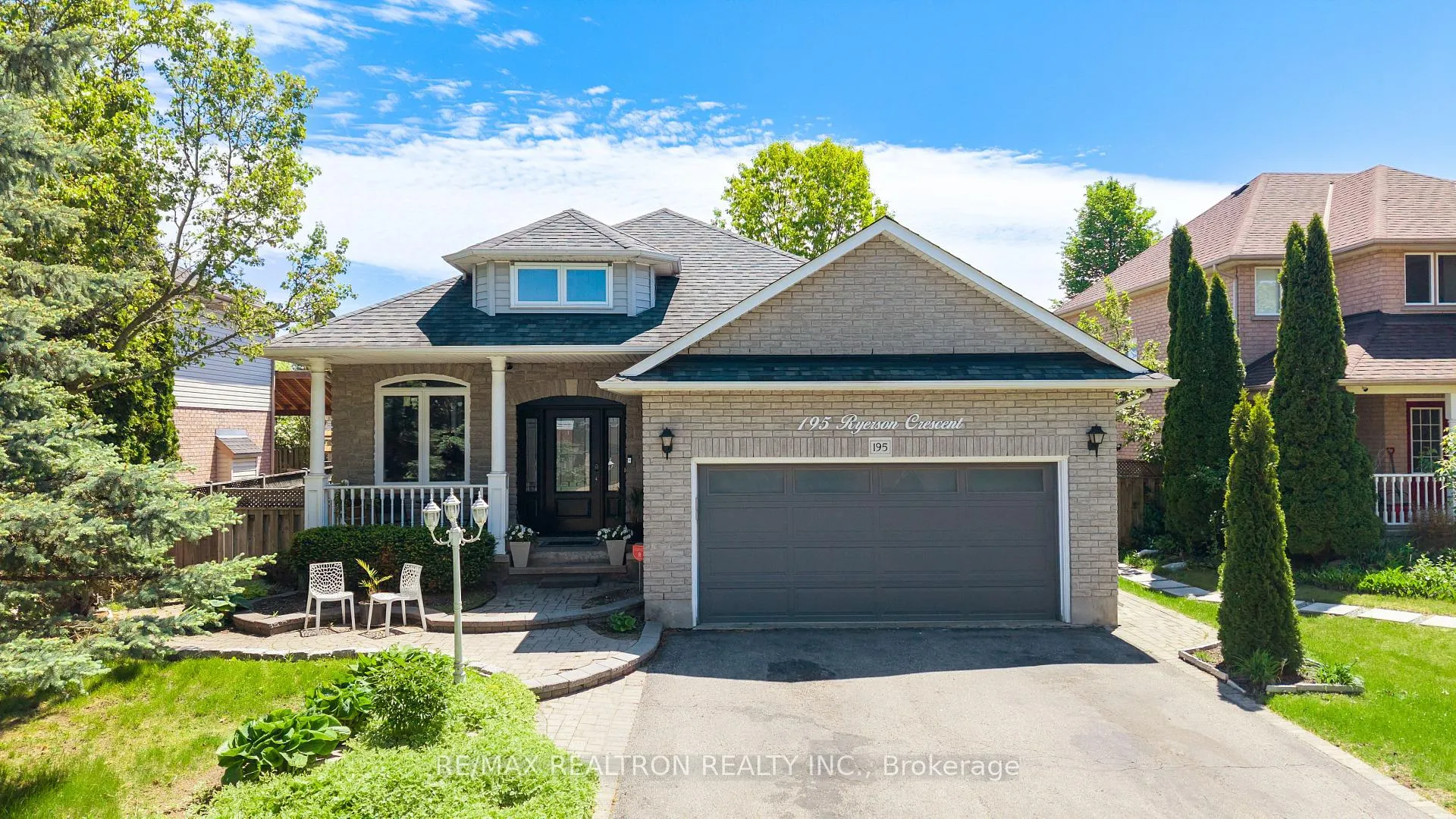 Front of 195 Ryerson Crescent