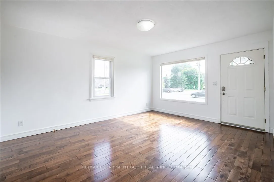 Photo 2 of Unit UPPER, 521 South Pelham Road, Welland, West Welland — HOMEH