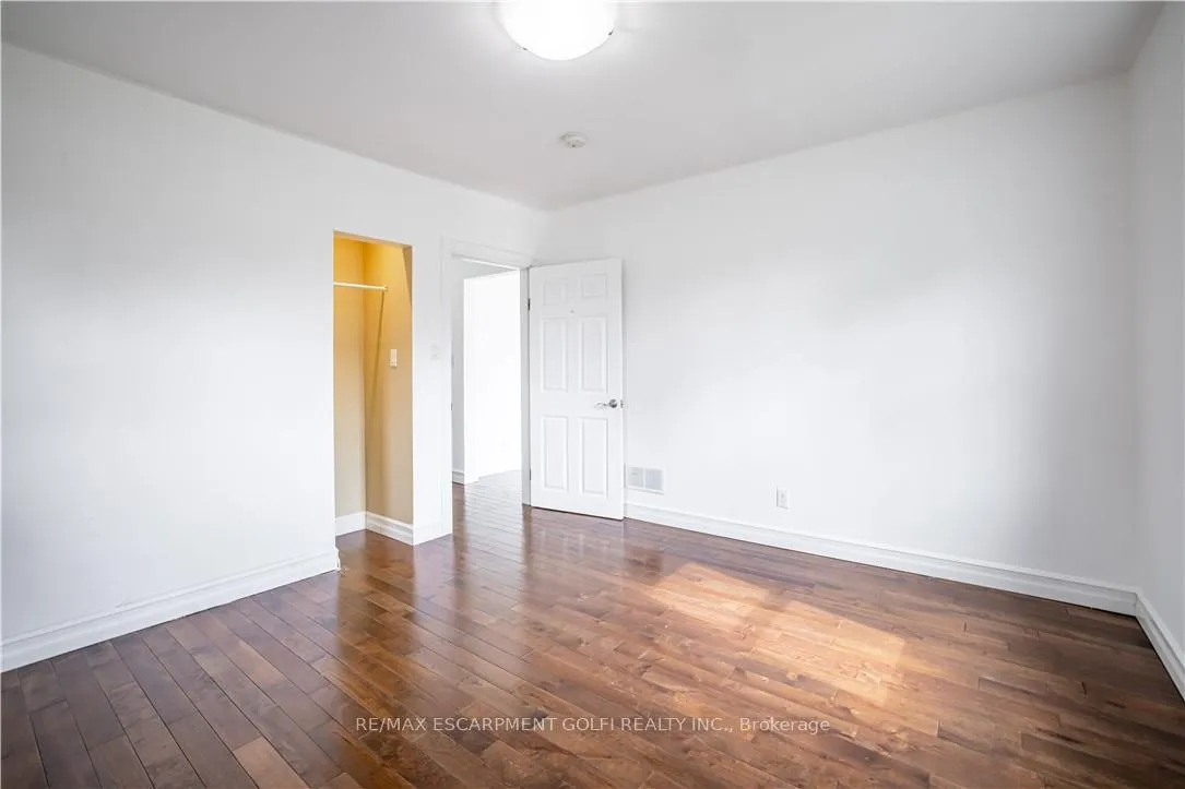 Photo 5 of Unit UPPER, 521 South Pelham Road, Welland, West Welland — HOMEH