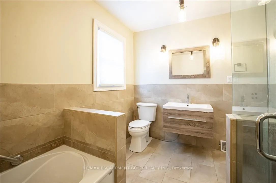 Photo 7 of Unit UPPER, 521 South Pelham Road, Welland, West Welland — HOMEH
