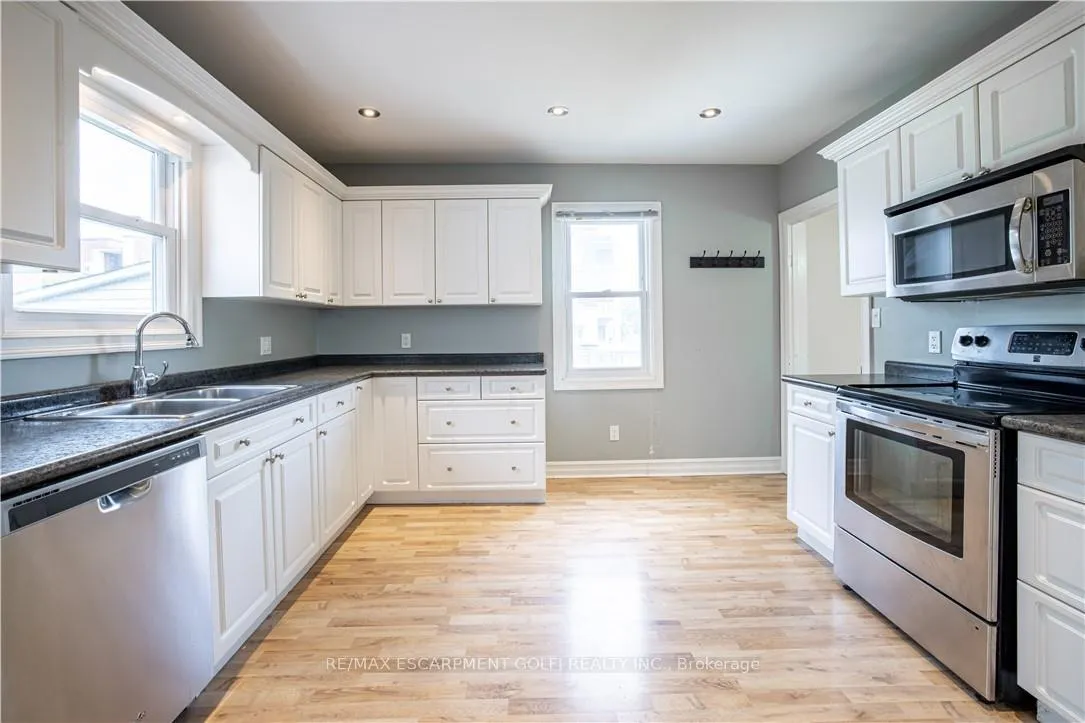 Photo 12 of Unit UPPER, 521 South Pelham Road, Welland, West Welland — HOMEH