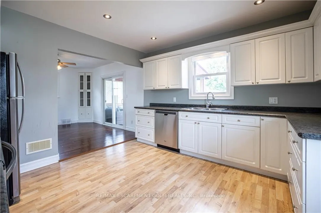 Photo 13 of Unit UPPER, 521 South Pelham Road, Welland, West Welland — HOMEH