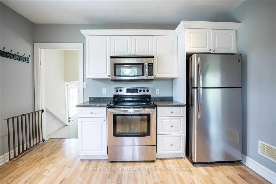 Photo 15 of Unit UPPER, 521 South Pelham Road, Welland, West Welland — HOMEH