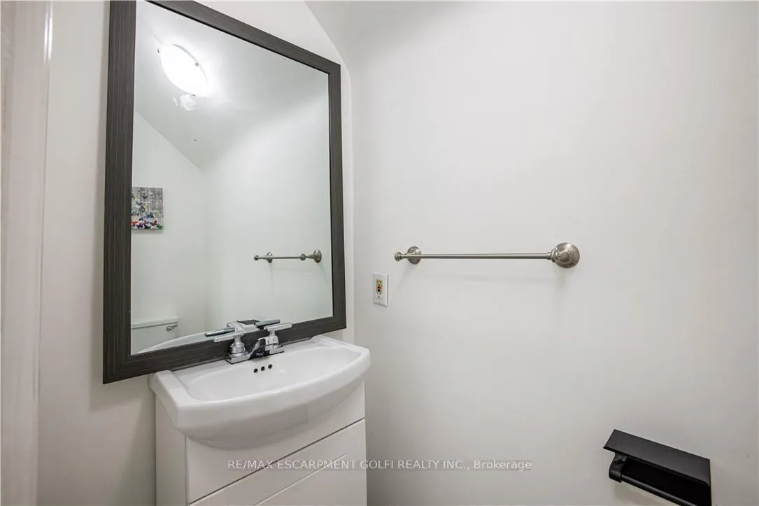 Photo 18 of Unit UPPER, 521 South Pelham Road, Welland, West Welland — HOMEH