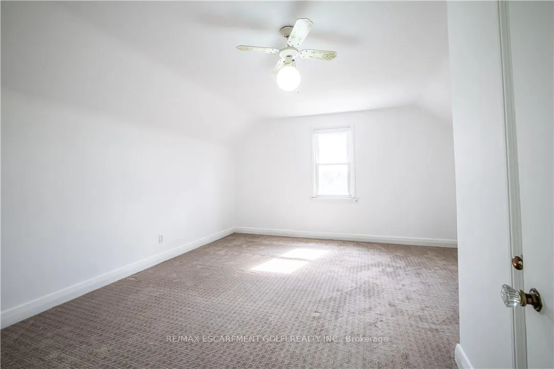 Photo 19 of Unit UPPER, 521 South Pelham Road, Welland, West Welland — HOMEH