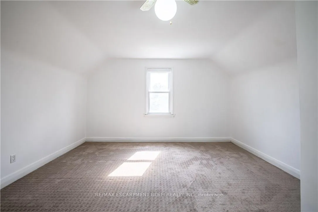 Photo 20 of Unit UPPER, 521 South Pelham Road, Welland, West Welland — HOMEH