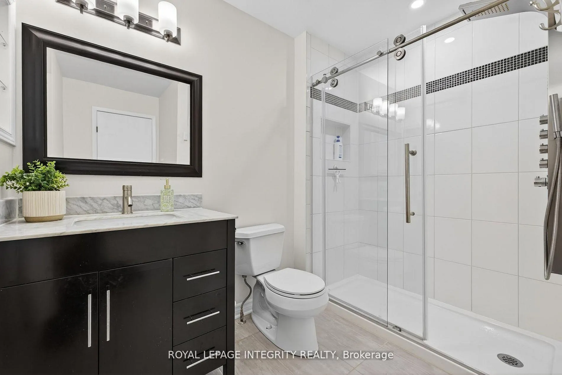 Photo 18 of 896 Bideford Street, Ottawa, Fallingbrook/Ridgemount — HOMEH