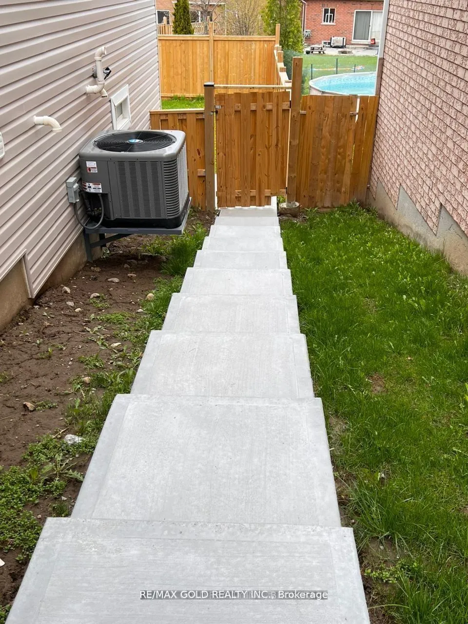 Photo 2 of 1708 Arborwood Drive, Oshawa, Taunton — HOMEH