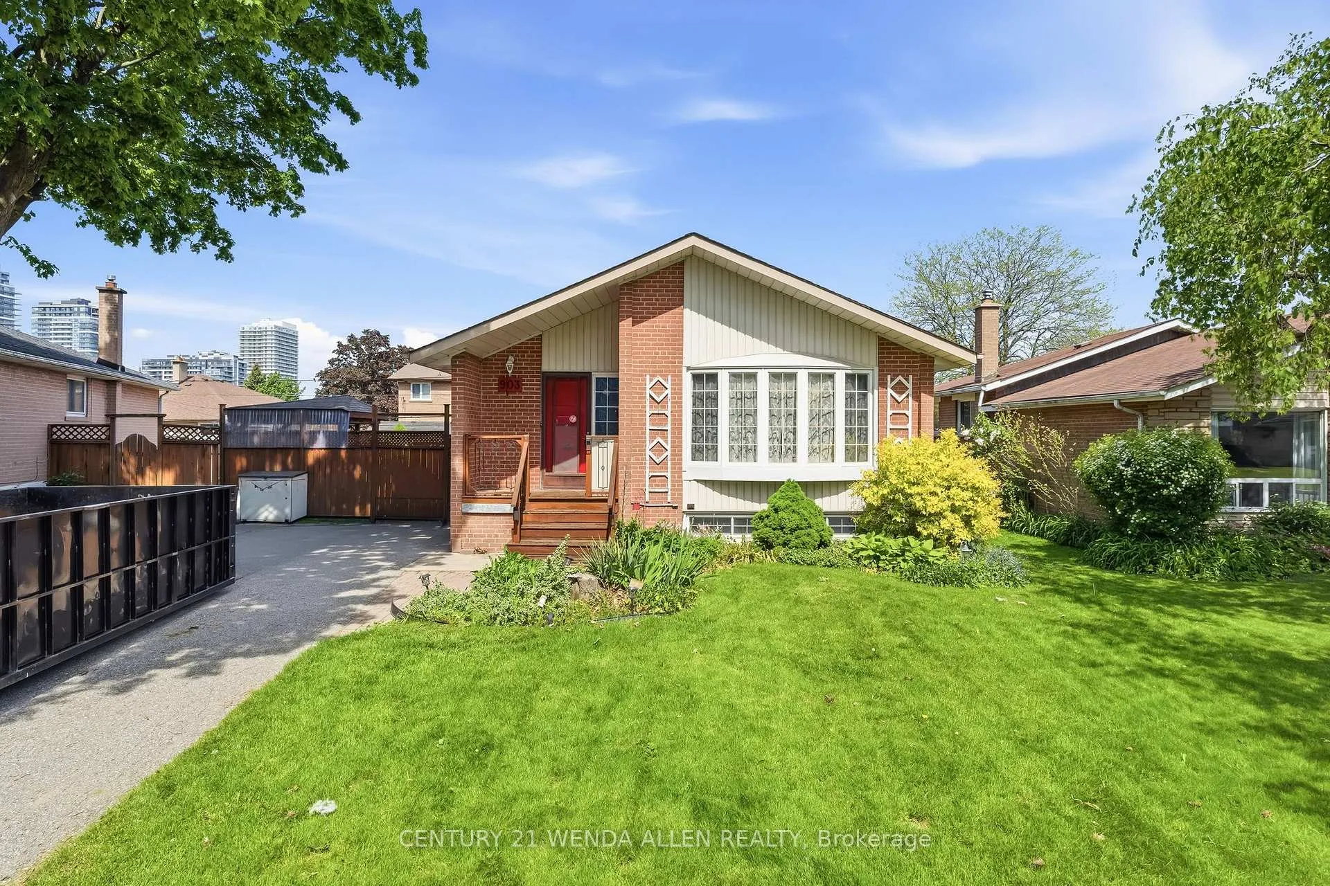 Photo 1 of 903 Grenoble Boulevard, Pickering, Bay Ridges — HOMEH