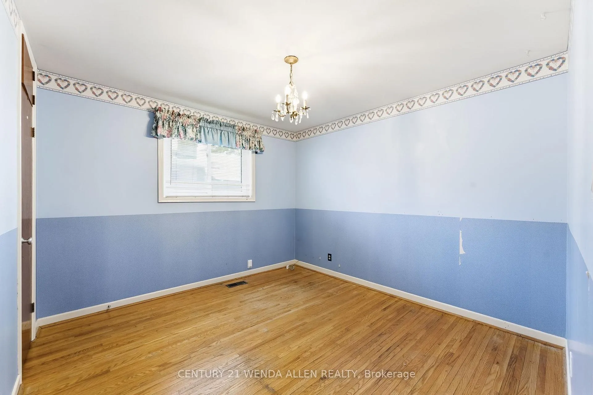 Photo 8 of 903 Grenoble Boulevard, Pickering, Bay Ridges — HOMEH