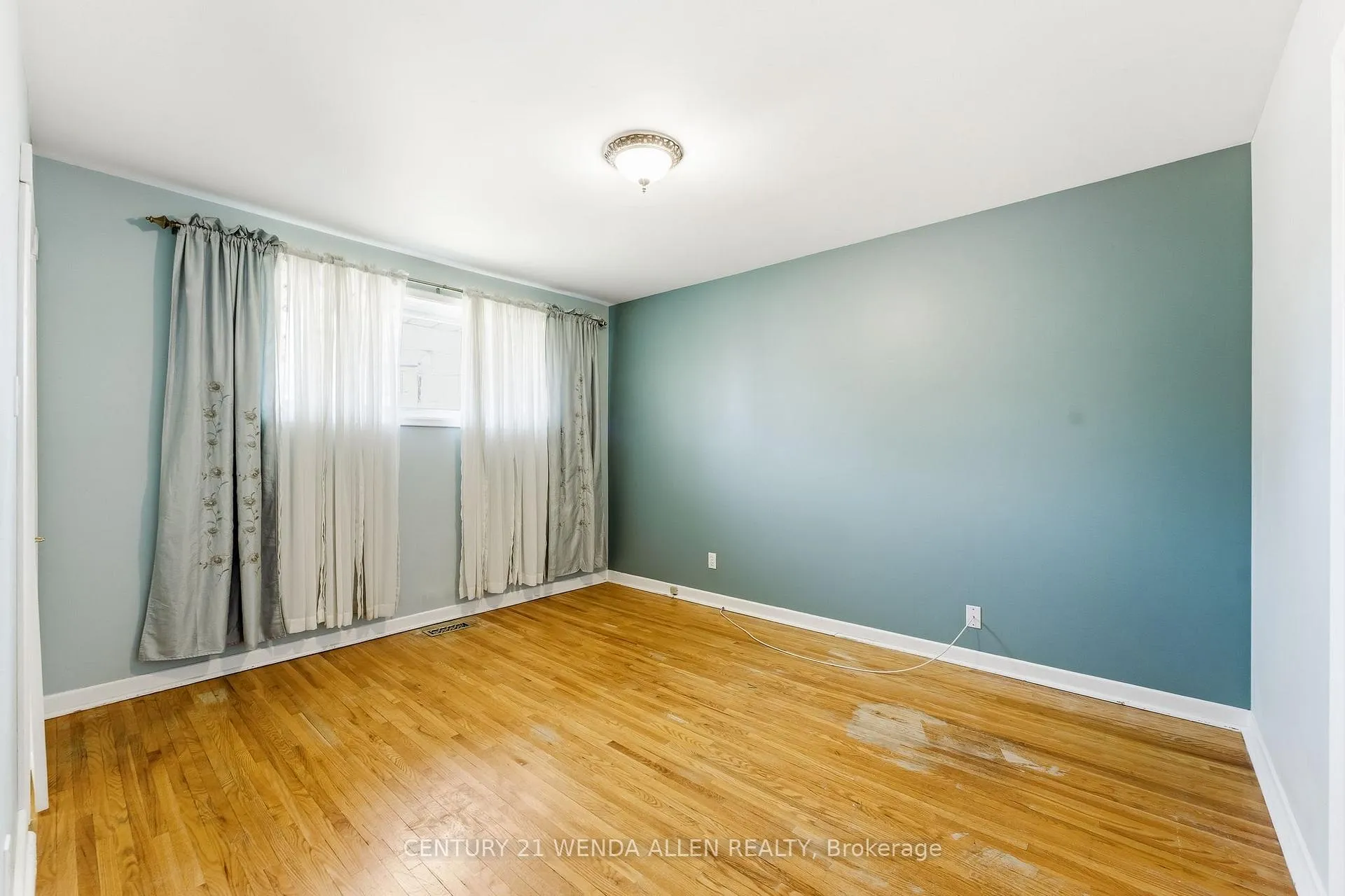 Photo 9 of 903 Grenoble Boulevard, Pickering, Bay Ridges — HOMEH