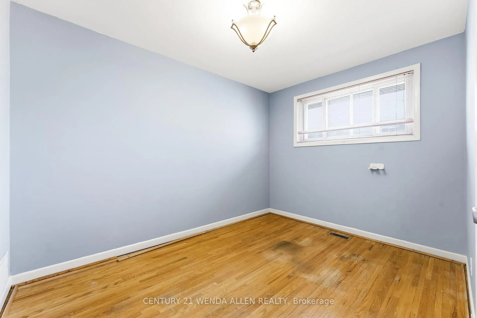 Photo 11 of 903 Grenoble Boulevard, Pickering, Bay Ridges — HOMEH
