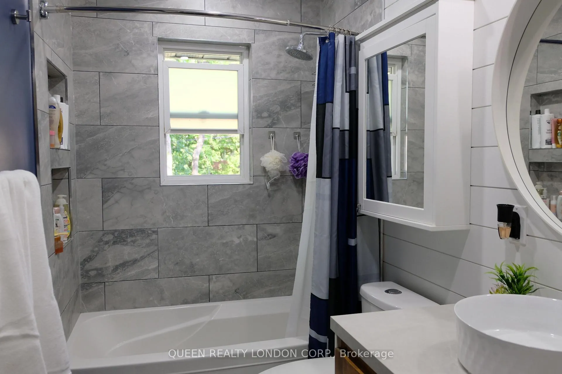 Photo 9 of 439 Scenic Drive, London, South J — HOMEH