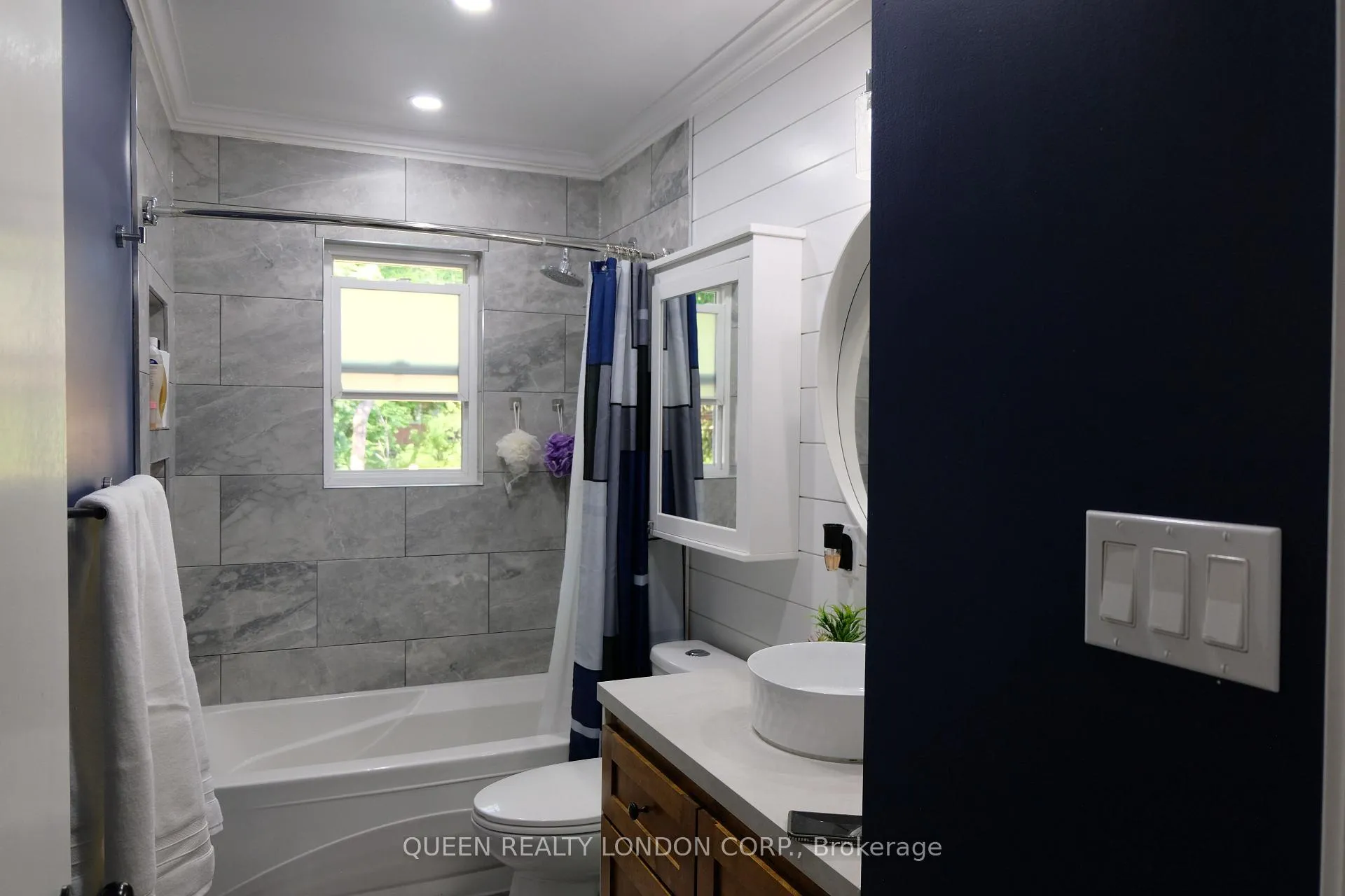 Photo 10 of 439 Scenic Drive, London, South J — HOMEH
