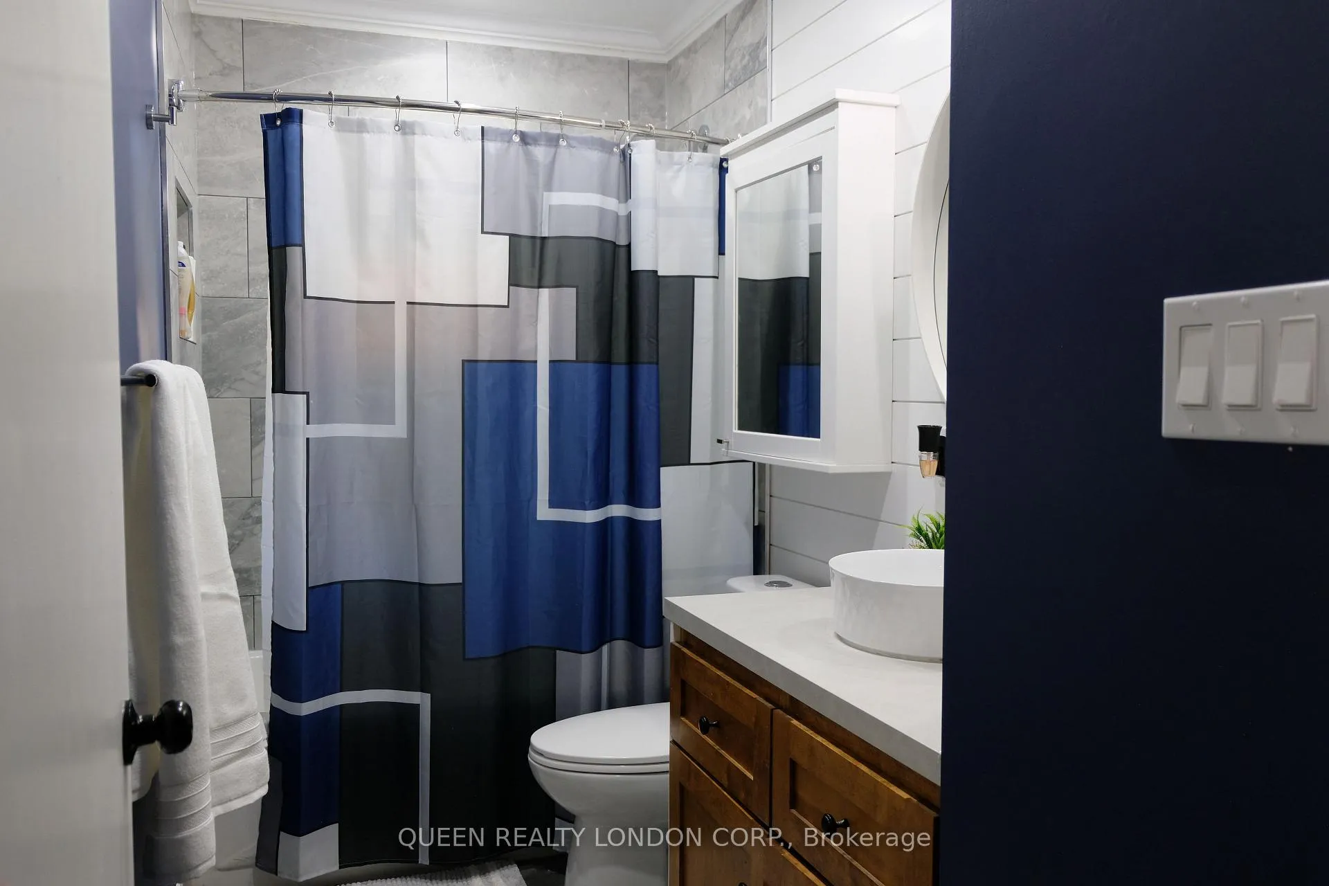 Photo 12 of 439 Scenic Drive, London, South J — HOMEH