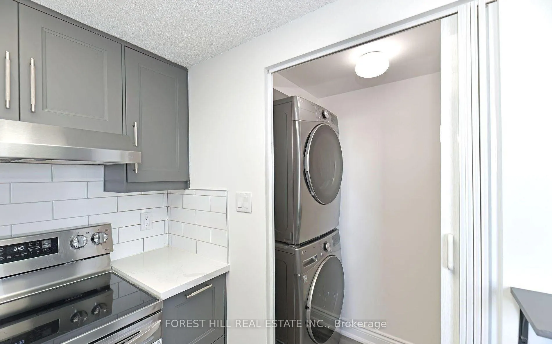 Photo 5 of Unit 1205, 3000 Bathurst Street, Toronto, Englemount-Lawrence — HOMEH