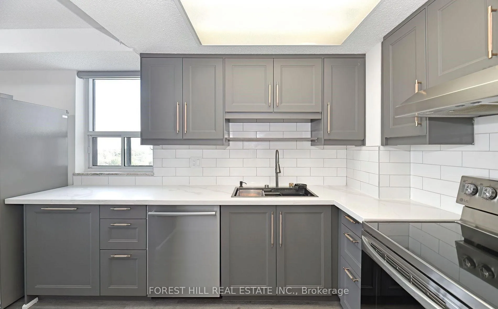 Photo 7 of Unit 1205, 3000 Bathurst Street, Toronto, Englemount-Lawrence — HOMEH