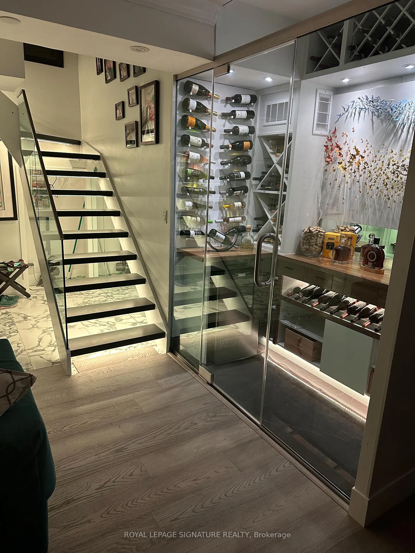 Photo 3 of Unit 1801, 900 Mt Pleasant Road, Toronto, Mount Pleasant West — HOMEH