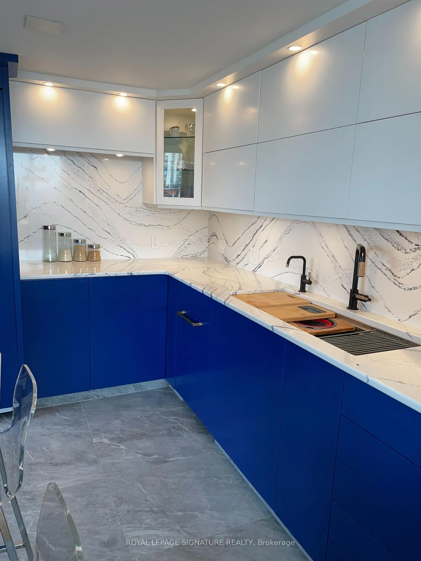 Photo 5 of Unit 1801, 900 Mt Pleasant Road, Toronto, Mount Pleasant West — HOMEH
