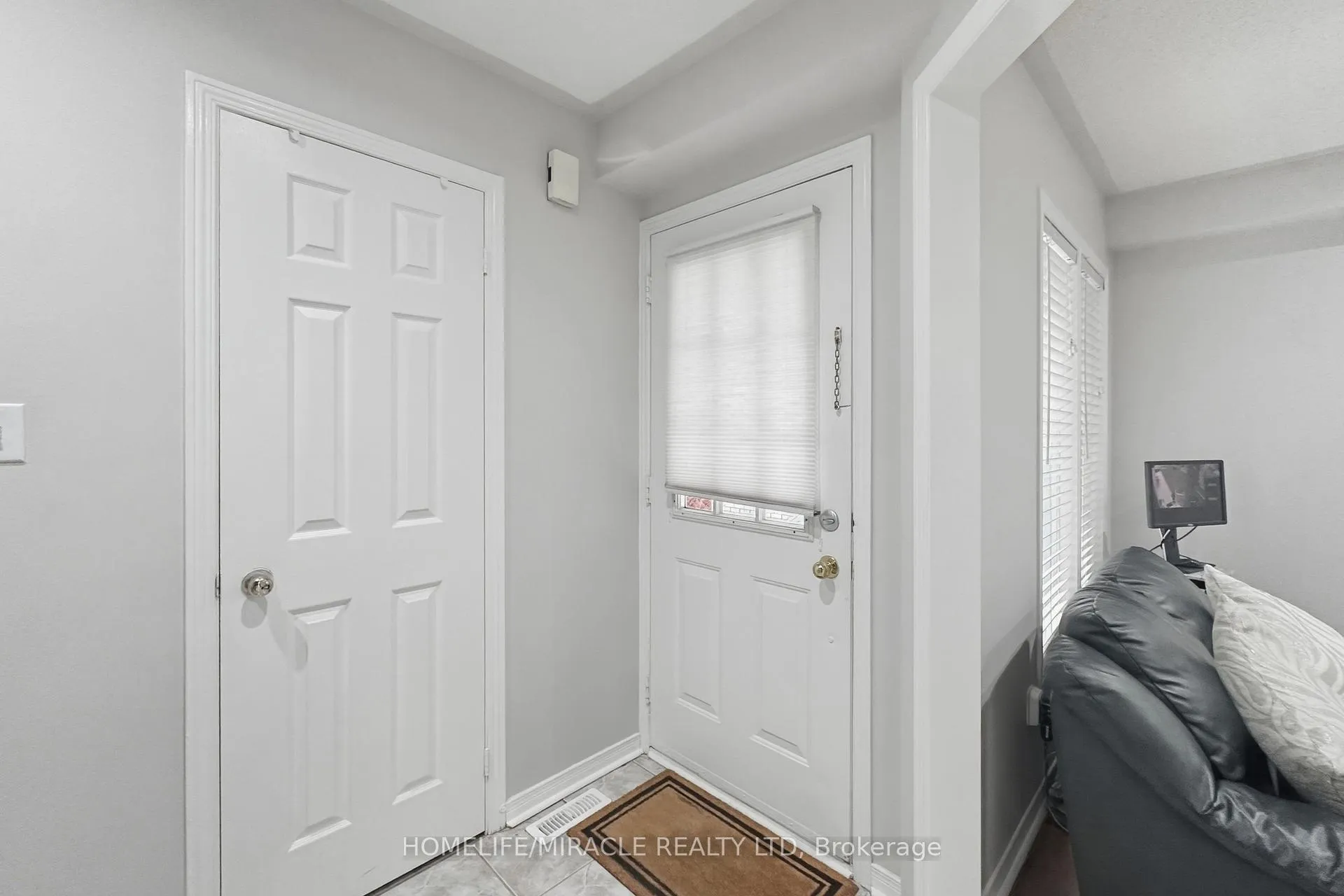Photo 3 of 37 Prairie Rose Circle, Brampton, Sandringham-Wellington — HOMEH