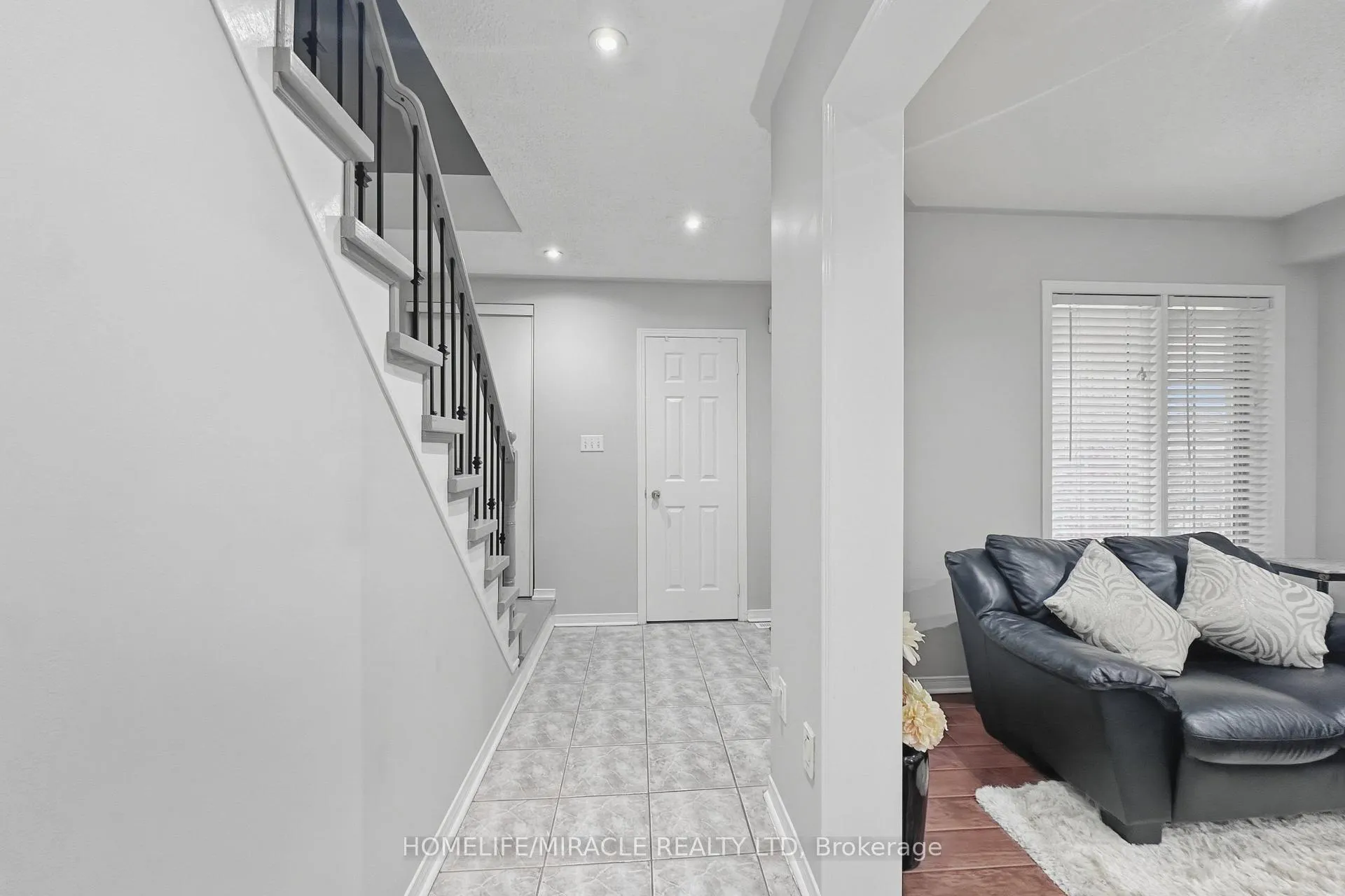 Photo 5 of 37 Prairie Rose Circle, Brampton, Sandringham-Wellington — HOMEH