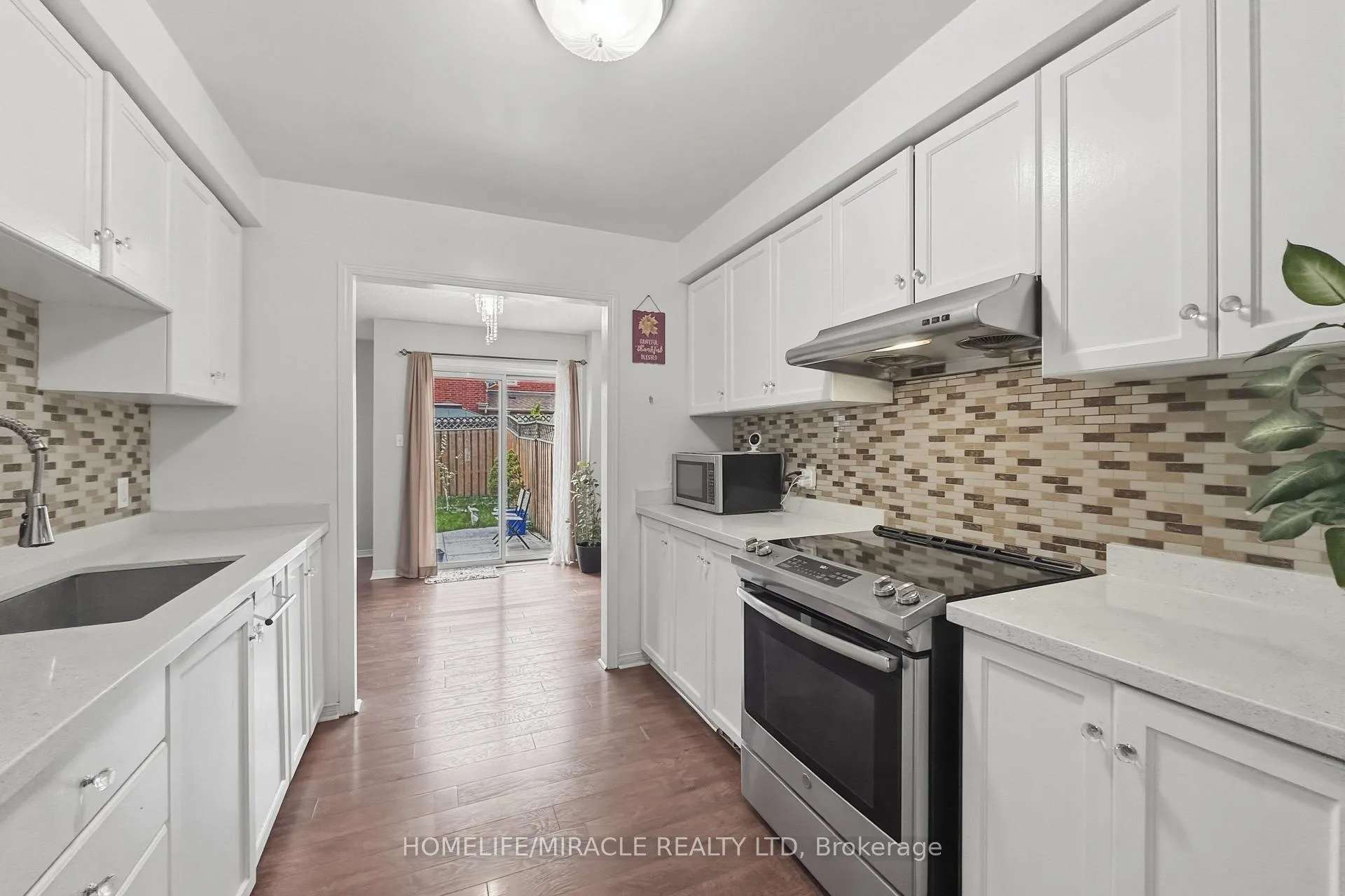 Photo 10 of 37 Prairie Rose Circle, Brampton, Sandringham-Wellington — HOMEH