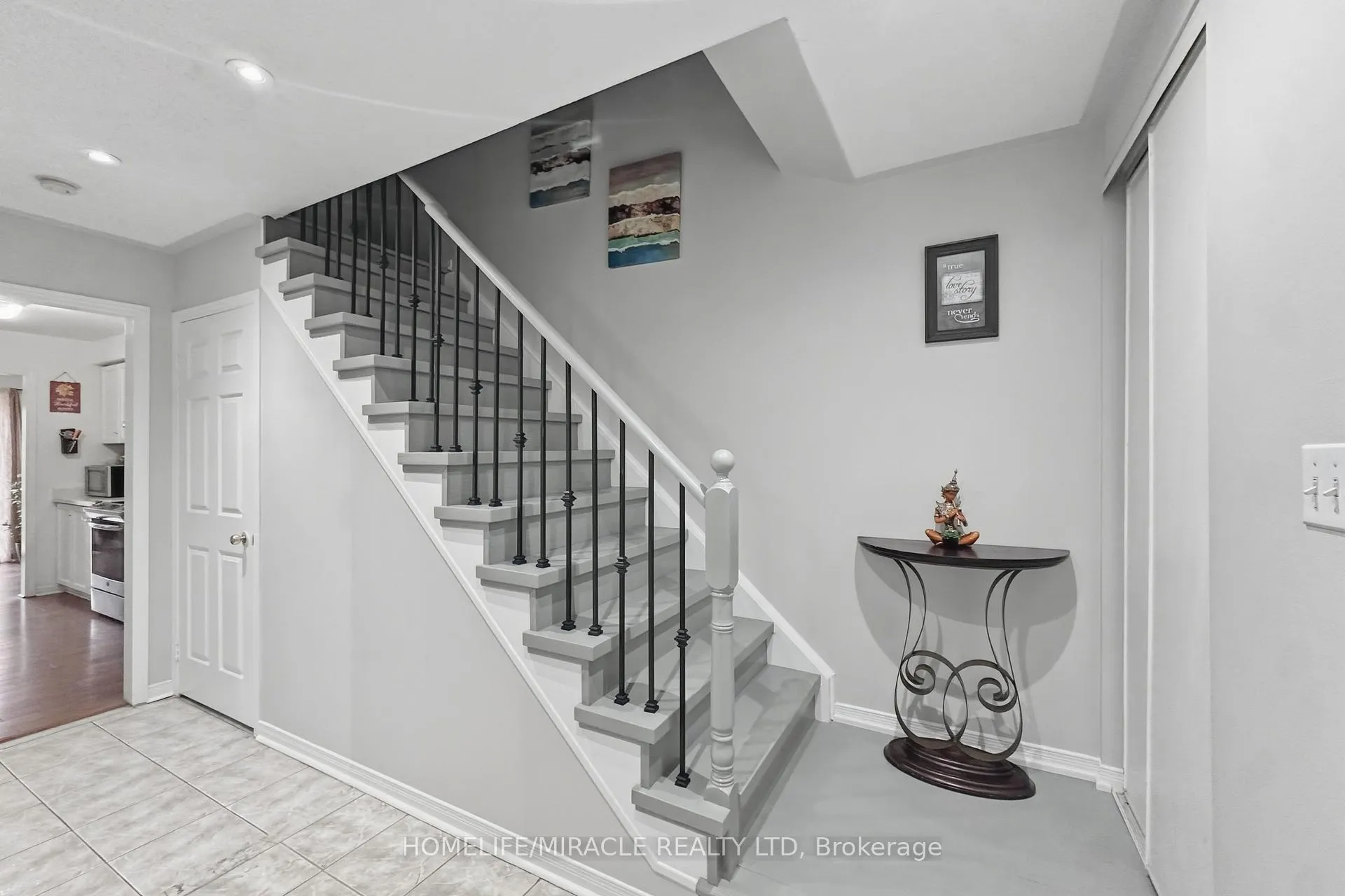 Photo 13 of 37 Prairie Rose Circle, Brampton, Sandringham-Wellington — HOMEH