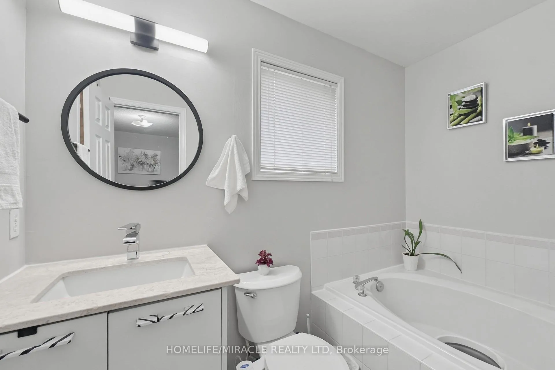 Photo 17 of 37 Prairie Rose Circle, Brampton, Sandringham-Wellington — HOMEH