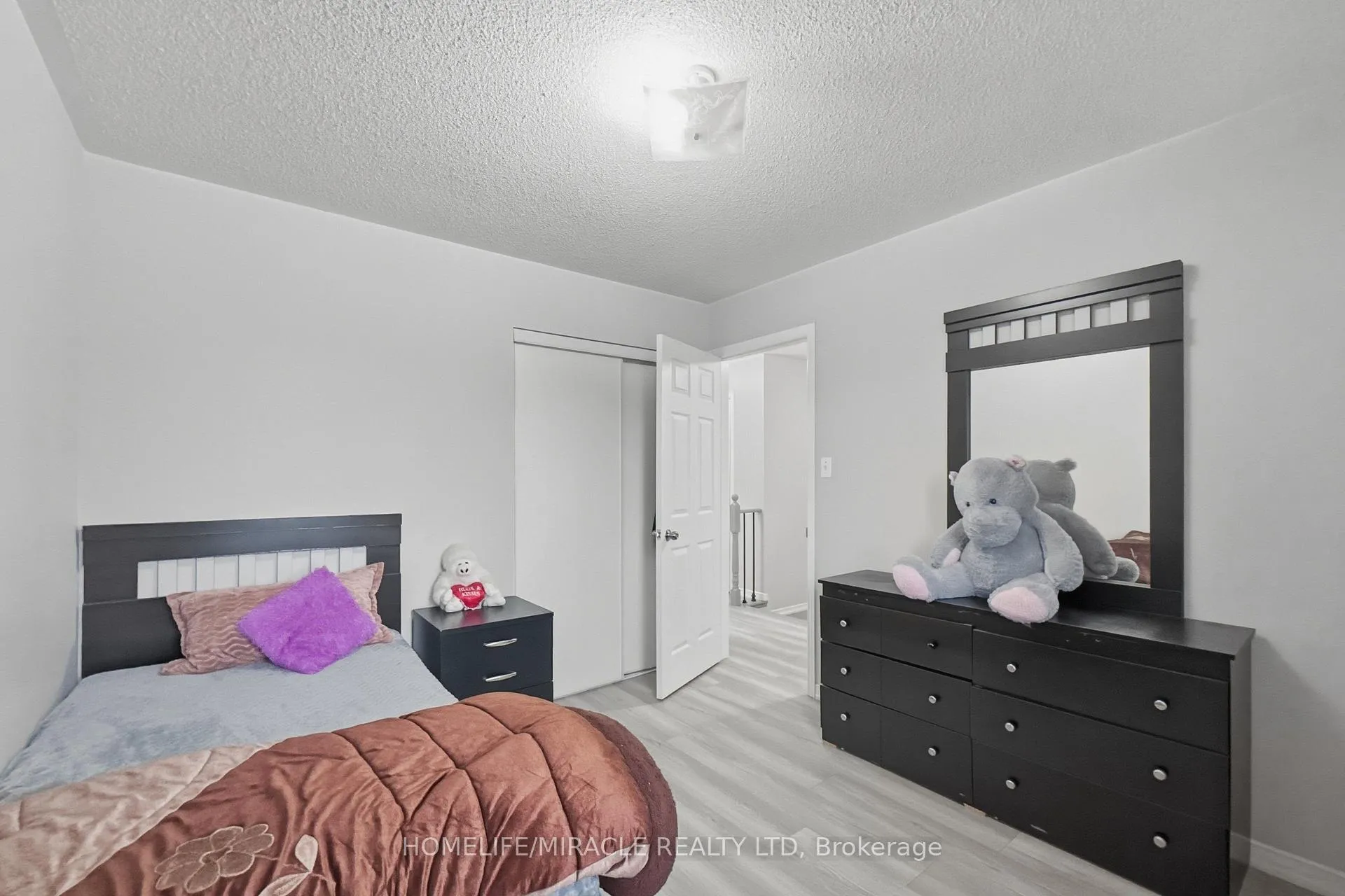 Photo 18 of 37 Prairie Rose Circle, Brampton, Sandringham-Wellington — HOMEH