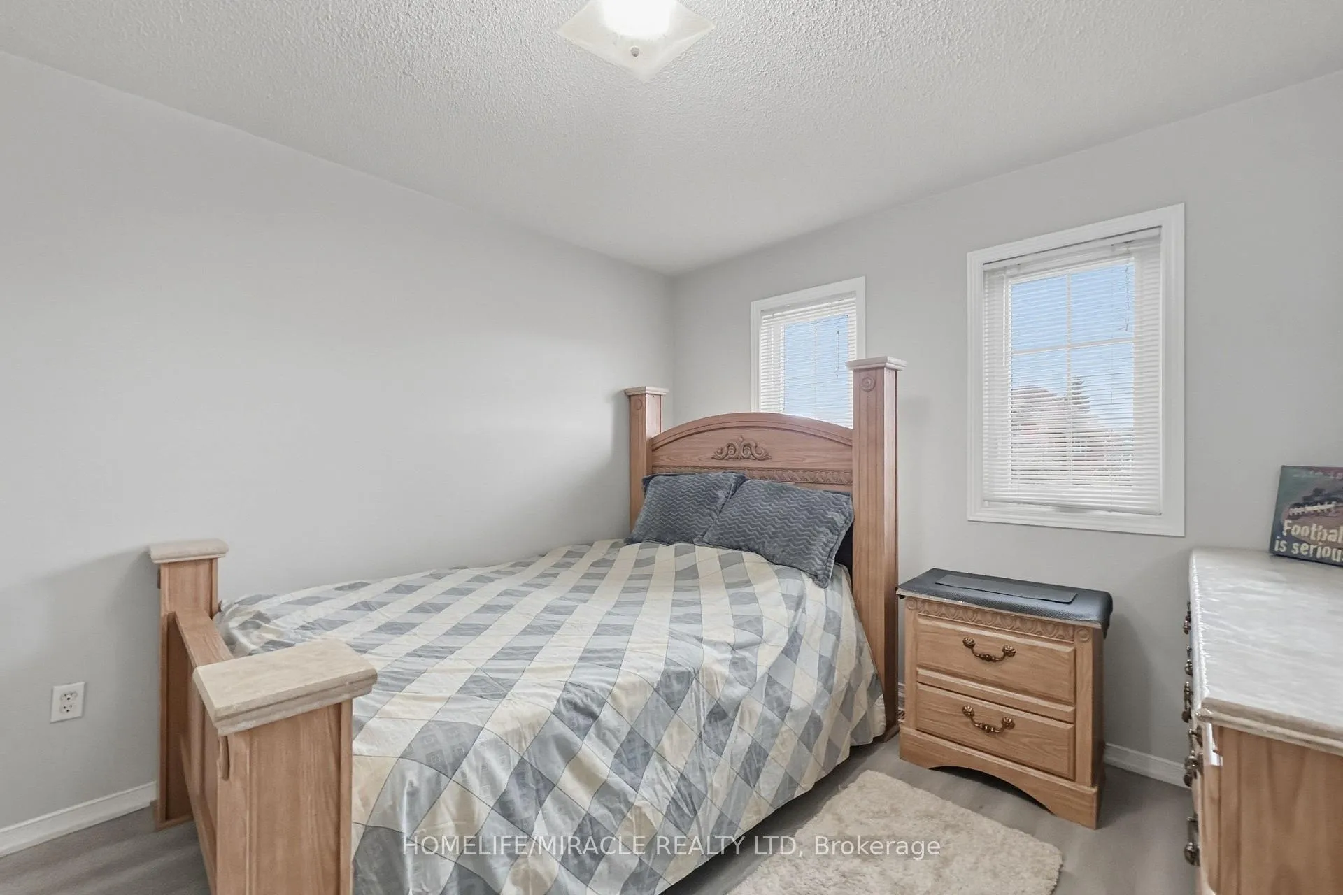 Photo 20 of 37 Prairie Rose Circle, Brampton, Sandringham-Wellington — HOMEH