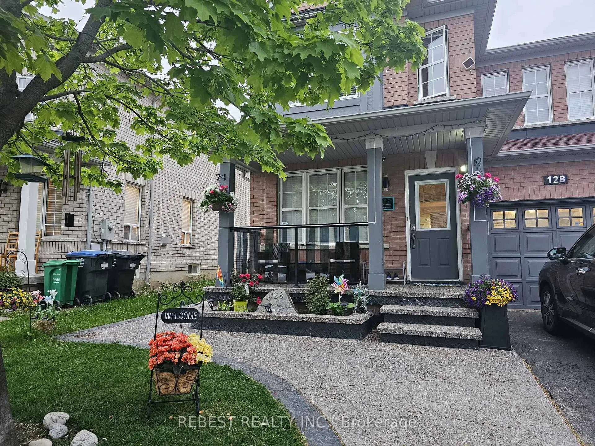Front of 128 Starhill Crescent