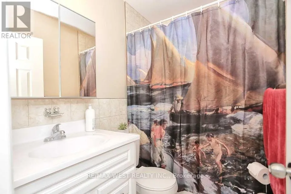 Photo 4 of Unit 3, 267 Lappin Avenue, Toronto, Dovercourt-Wallace Emerson-Junction — HOMEH