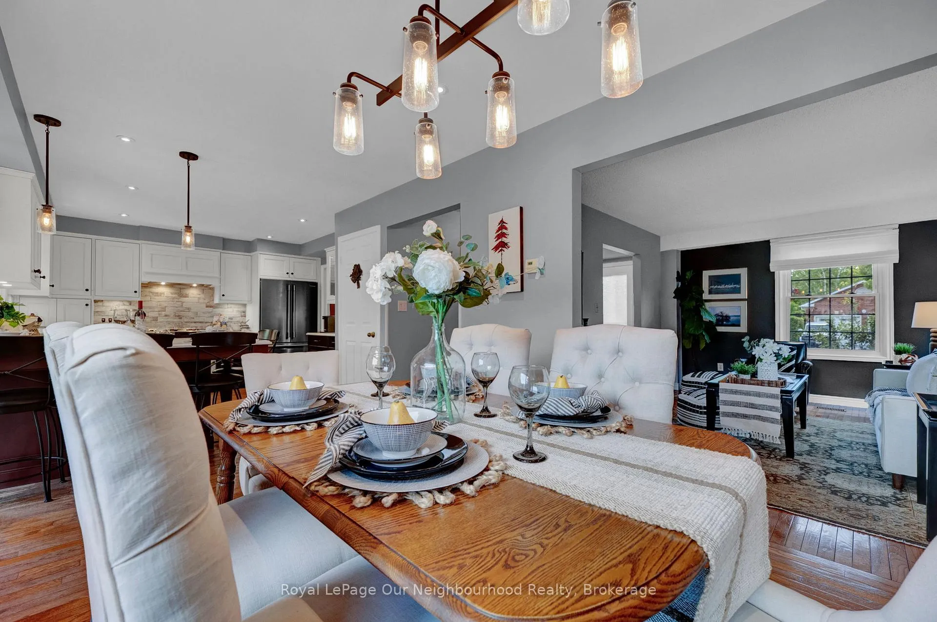 Photo 12 of 6 Orchard Park Drive, Clarington, Bowmanville — HOMEH