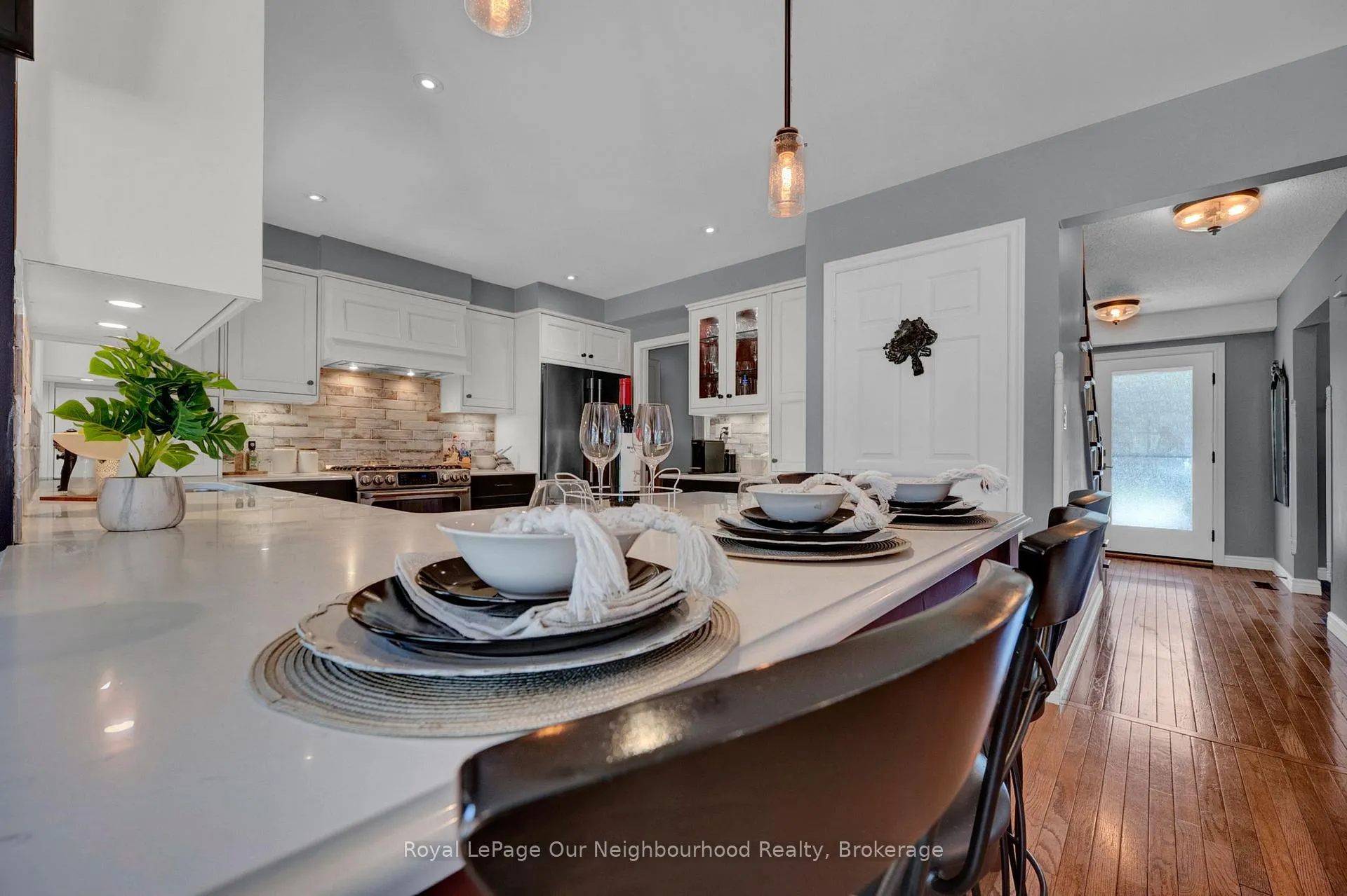 Photo 16 of 6 Orchard Park Drive, Clarington, Bowmanville — HOMEH