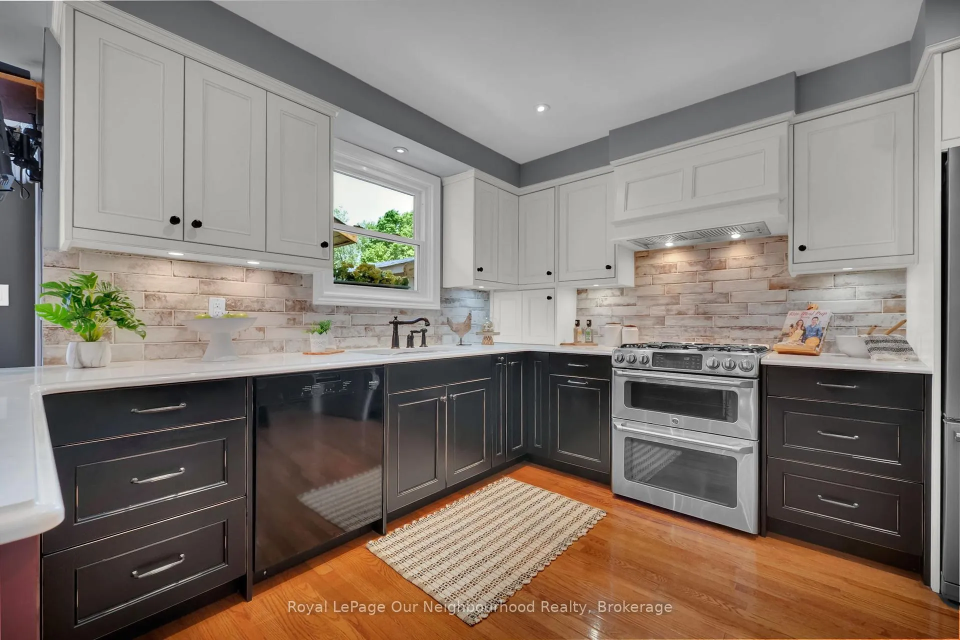 Photo 18 of 6 Orchard Park Drive, Clarington, Bowmanville — HOMEH