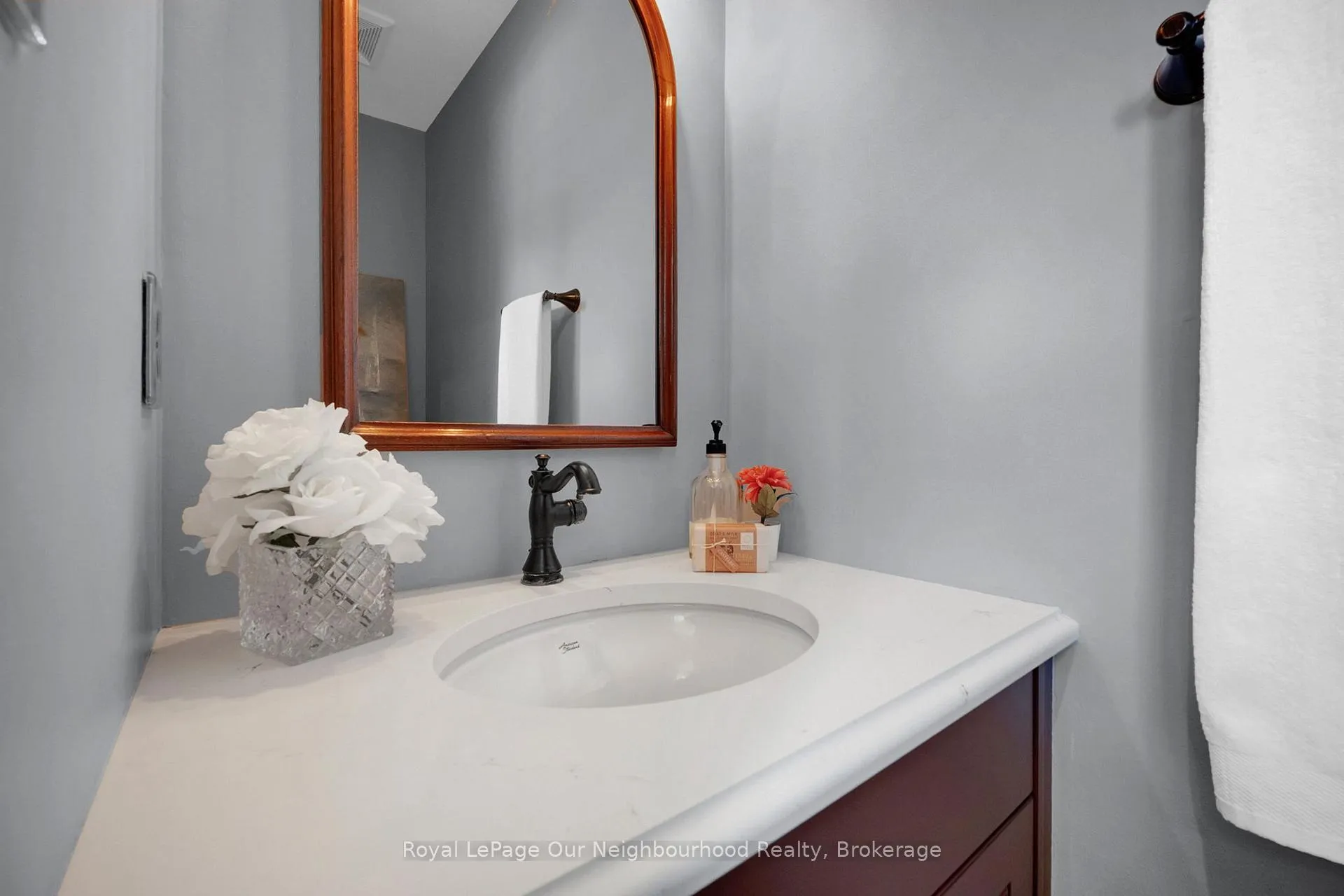 Photo 24 of 6 Orchard Park Drive, Clarington, Bowmanville — HOMEH