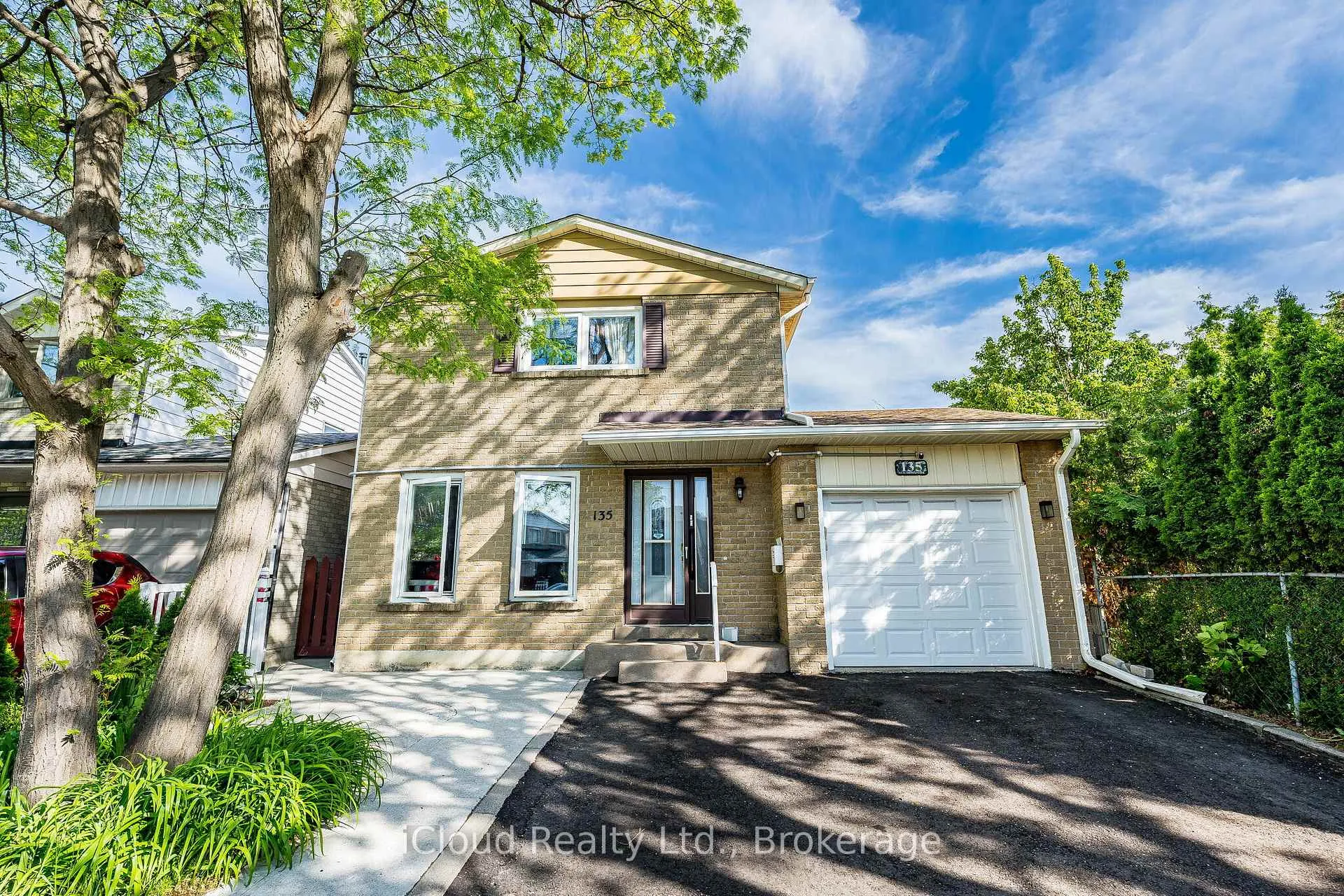 Front of 135 Autumn Glen Circle