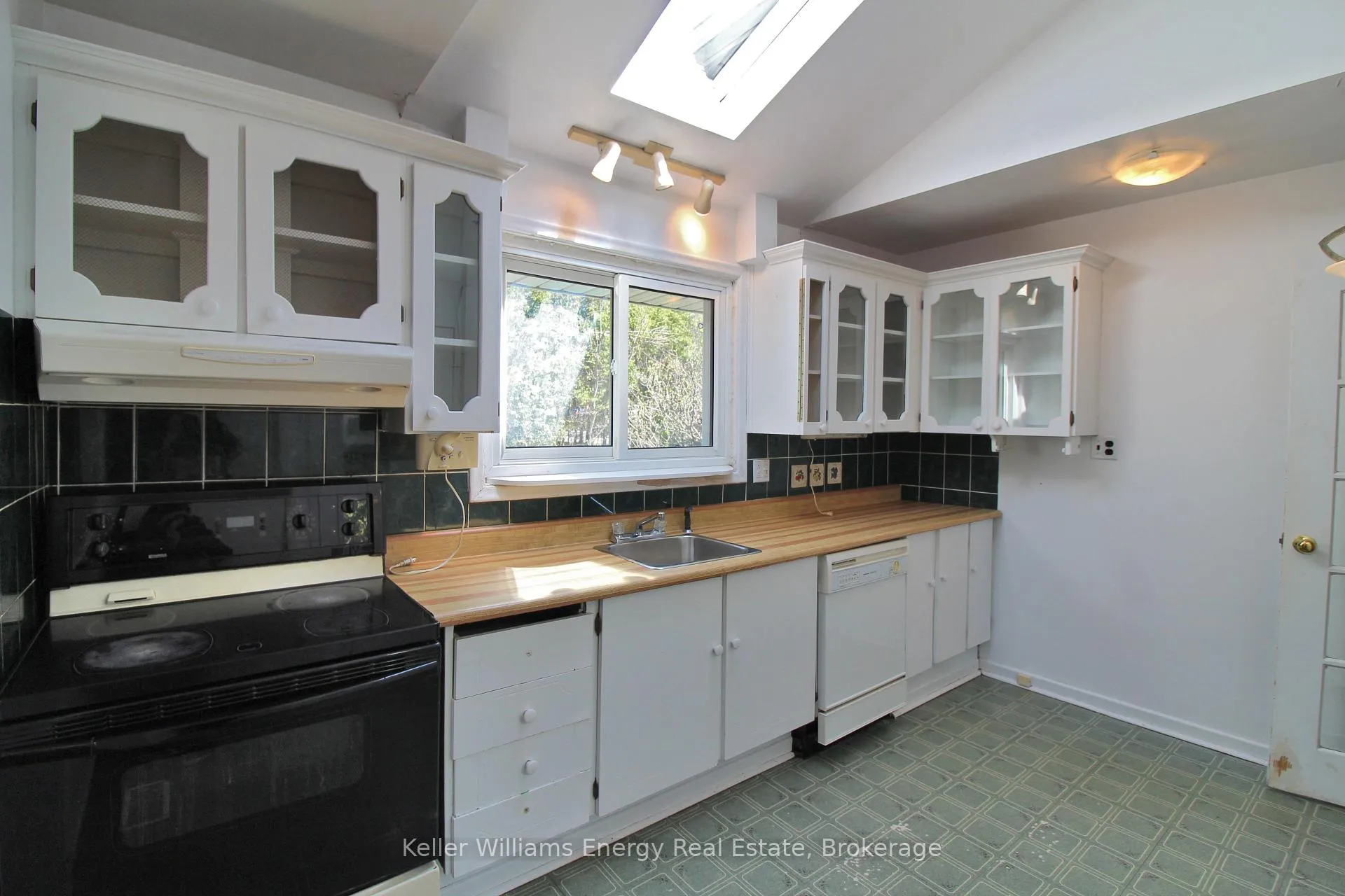 Photo 7 of 630 Buchan Avenue, Oshawa, McLaughlin — HOMEH