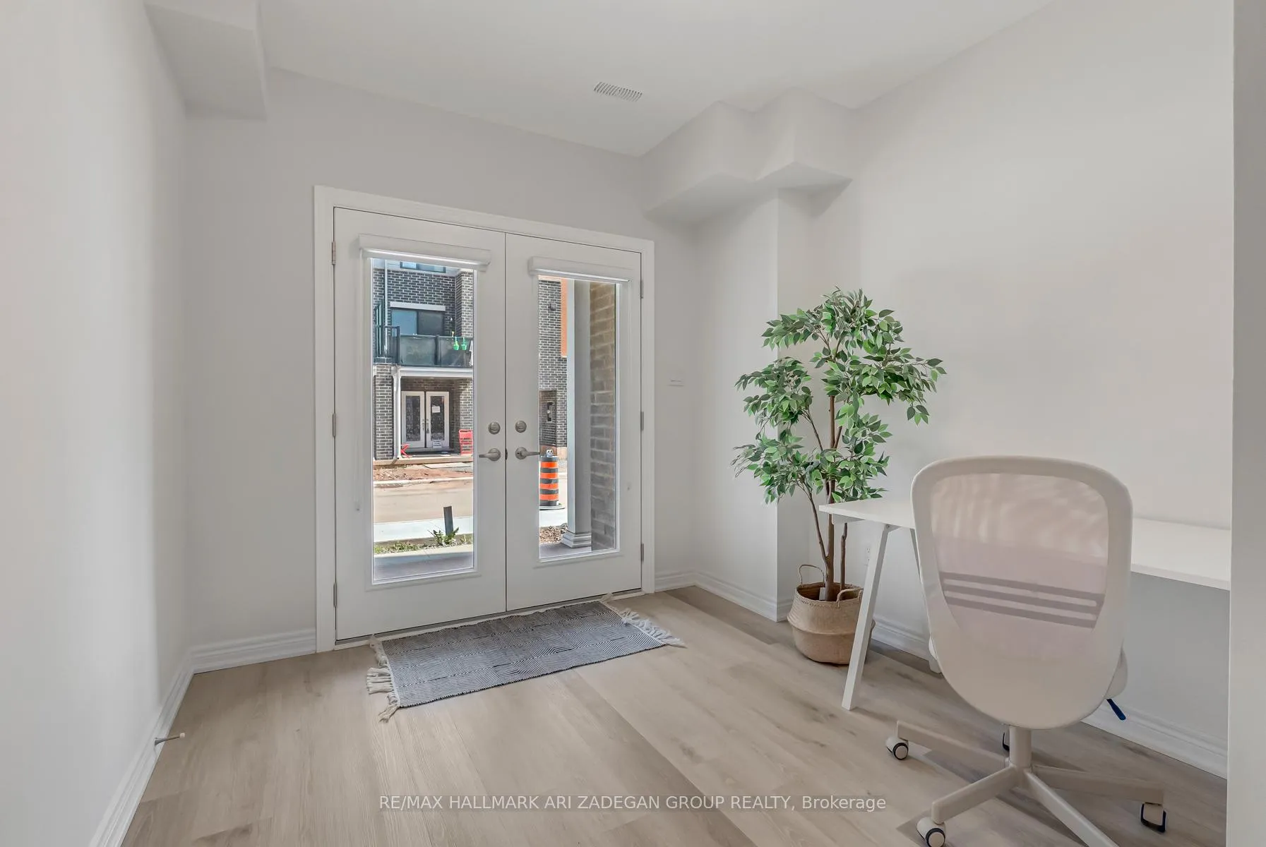 Photo 2 of 61 Dryden Lane, Hamilton, McQuesten — HOMEH