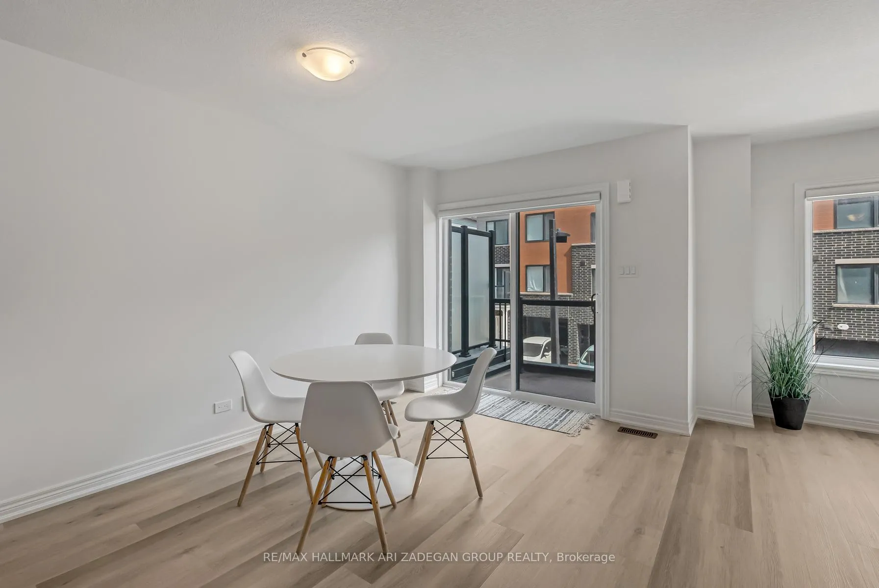 Photo 6 of 61 Dryden Lane, Hamilton, McQuesten — HOMEH