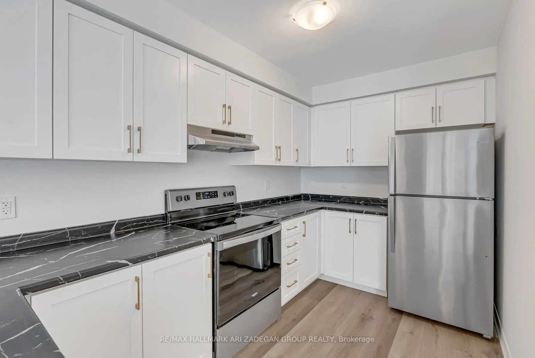 Photo 10 of 61 Dryden Lane, Hamilton, McQuesten — HOMEH