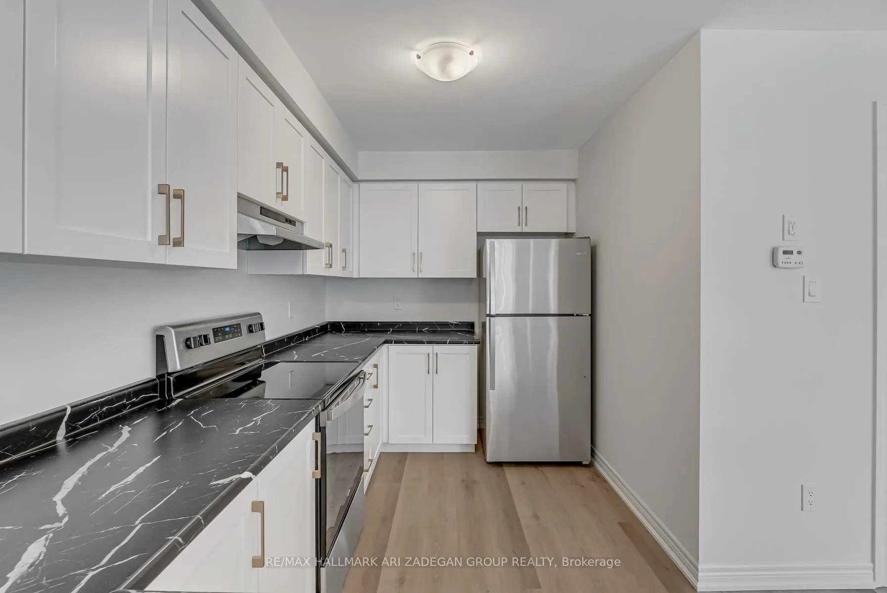 Photo 12 of 61 Dryden Lane, Hamilton, McQuesten — HOMEH