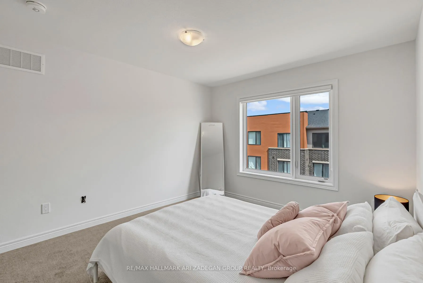 Photo 24 of 61 Dryden Lane, Hamilton, McQuesten — HOMEH