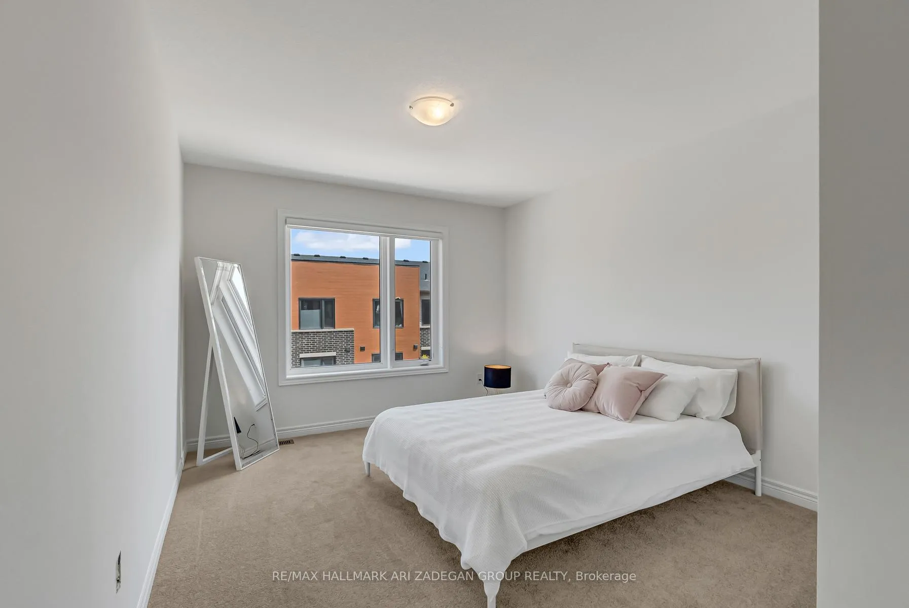 Photo 25 of 61 Dryden Lane, Hamilton, McQuesten — HOMEH