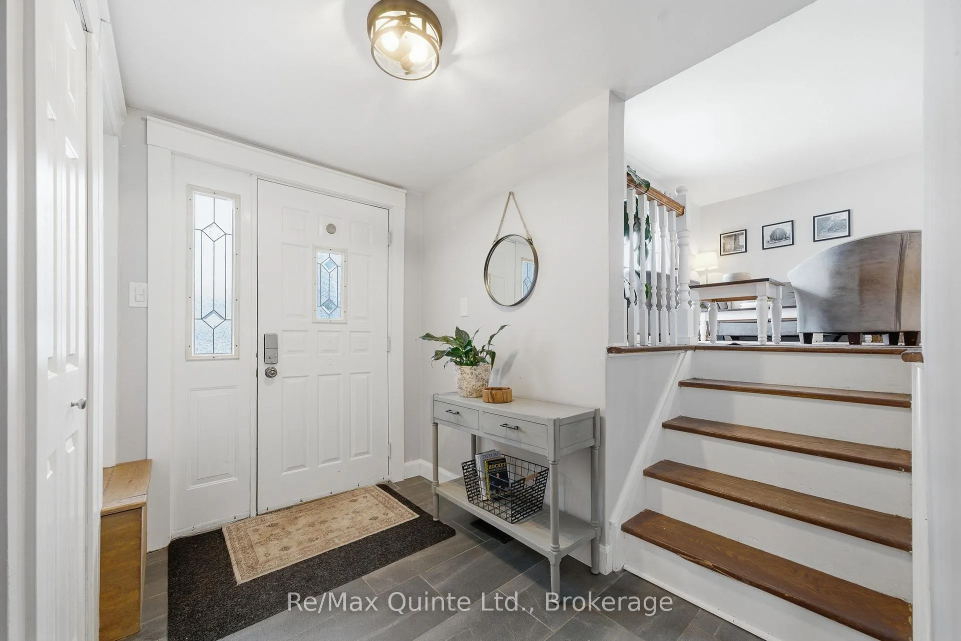 Photo 2 of 26 Applewood Drive, Belleville, Belleville Ward — HOMEH