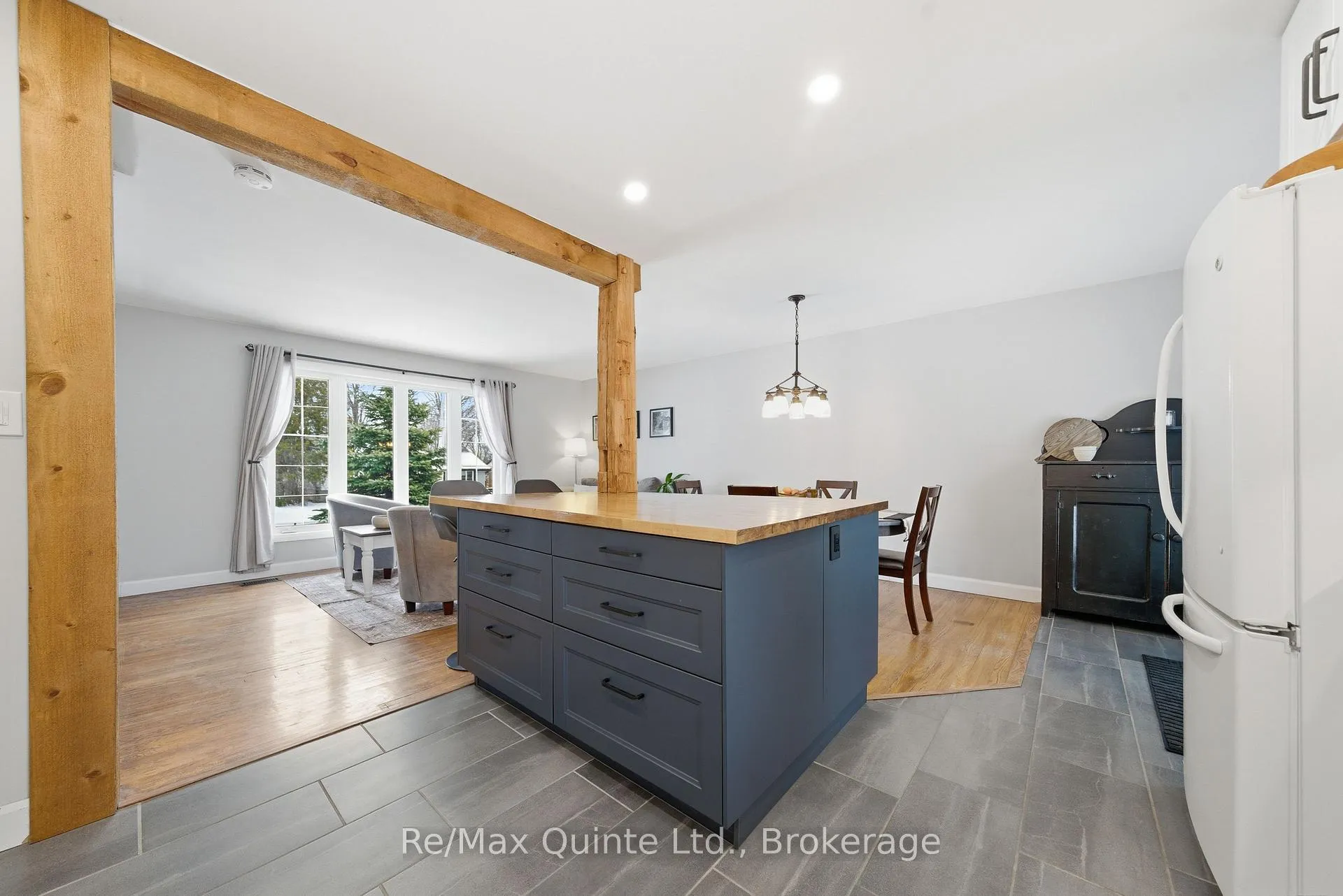 Photo 11 of 26 Applewood Drive, Belleville, Belleville Ward — HOMEH