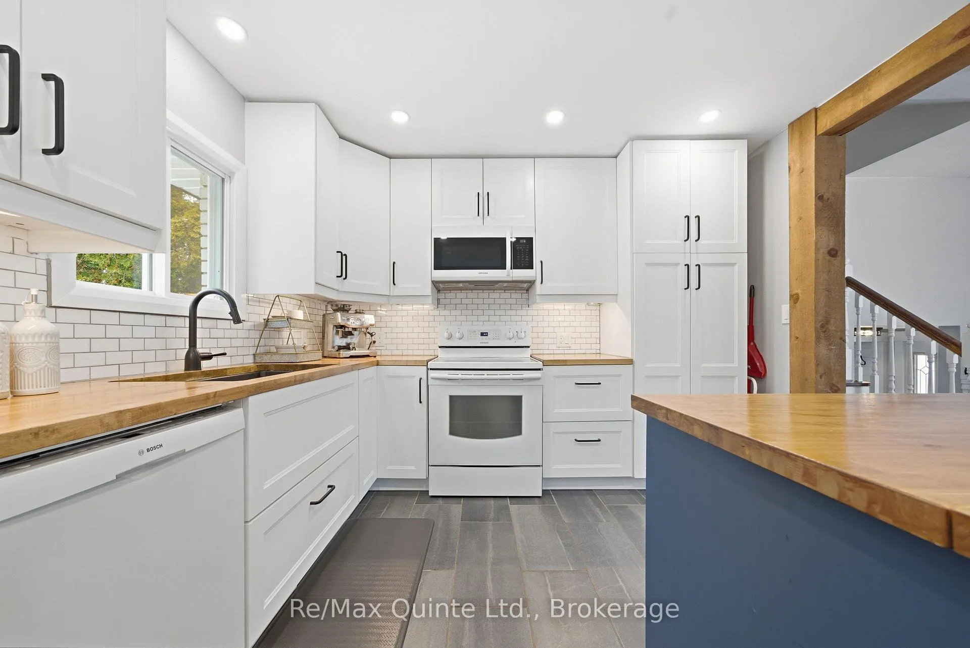 Photo 12 of 26 Applewood Drive, Belleville, Belleville Ward — HOMEH